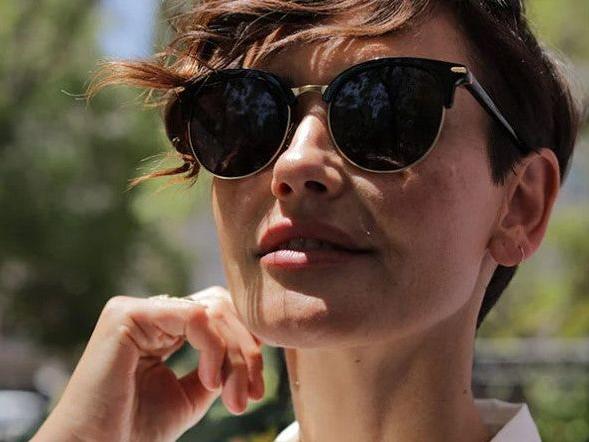 Susan - Shiny Transparent Burgundy